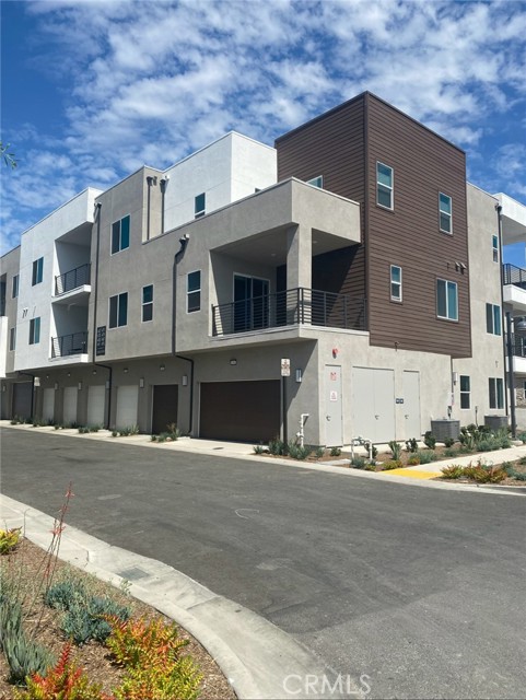 527 Mulligan, Irvine CA: https://media.crmls.org/medias/136e0206-2119-4b84-b79d-6a069760902b.jpg