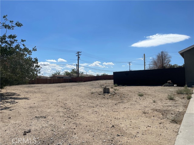 14877 Rodeo Drive, Victorville CA: https://media.crmls.org/medias/136e1826-6852-480d-be70-d6cad865cd60.jpg