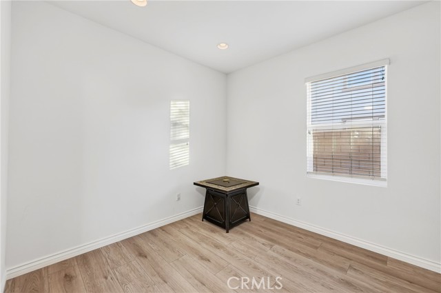 Detail Gallery Image 8 of 10 For 15941 Silver Tip, Victorville,  CA 92394 - 4 Beds | 2 Baths