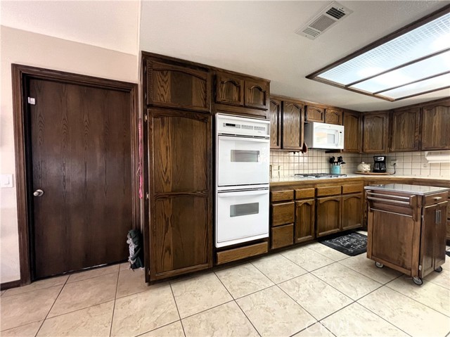 Detail Gallery Image 21 of 56 For 18428 Siskiyou Rd, Apple Valley,  CA 92307 - 3 Beds | 2 Baths