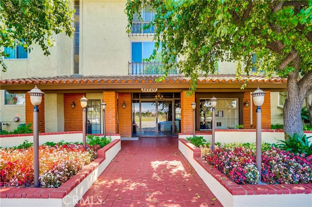 12720 Burbank Blvd #114, Valley Village, CA 91607