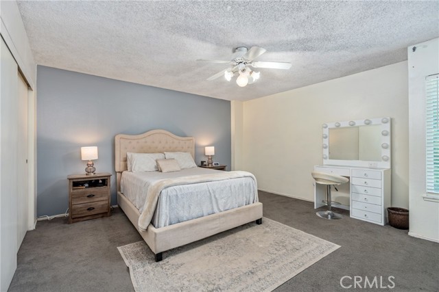 6858 John Dr, Jurupa Valley CA: https://media.crmls.org/medias/1371087b-fed2-4557-a02b-20d02799e74a.jpg