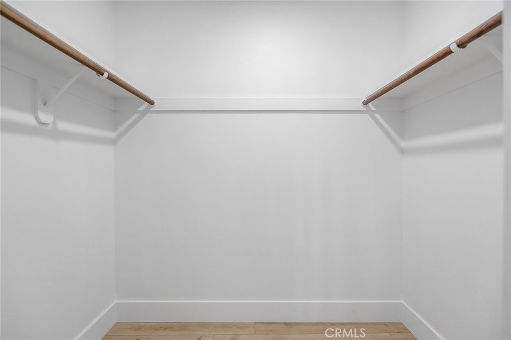 https://media.crmls.org/medias/13718bdc-3165-4172-b03e-98ec40c4ec45.jpg?preset=X-Large