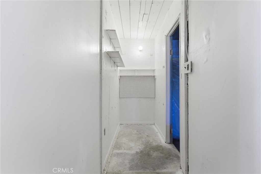 https://media.crmls.org/medias/13724d06-03f8-4f3e-b22e-ff73121781cc.jpg?preset=X-Large