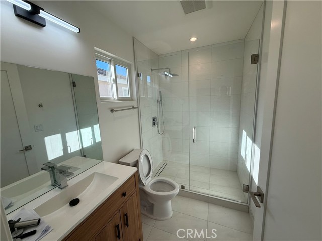 Detail Gallery Image 12 of 22 For 5972 Jamieson Ave, Encino,  CA 91316 - 3 Beds | 3 Baths