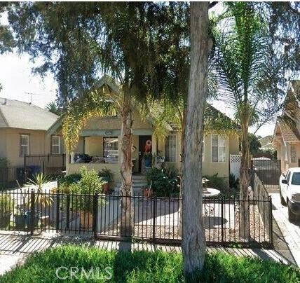 1320 W 50th Street, Los Angeles CA: https://media.crmls.org/medias/13732b00-f3bd-4b79-8993-5913ab1608e9.jpg
