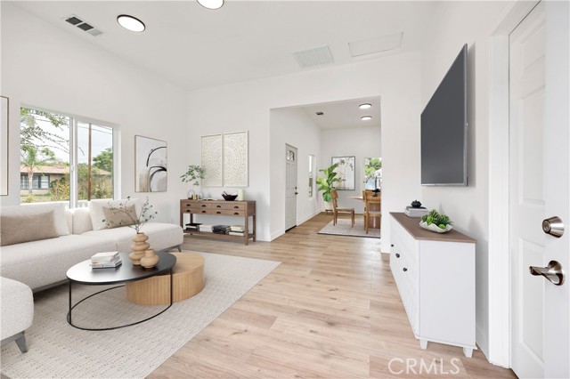 Living room - Digitally staged