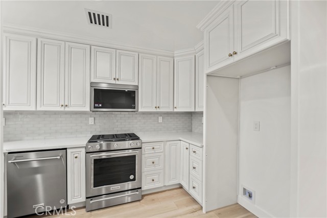620 E Elmwood Avenue, Burbank CA: https://media.crmls.org/medias/1373dd47-8d23-451f-8992-5b4d3a0c8362.jpg