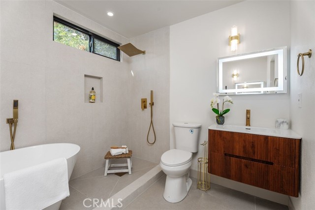 6032 Sun Knoll Circle, Yorba Linda CA: https://media.crmls.org/medias/1373f637-52a9-4eb3-a774-da8a855e626b.jpg