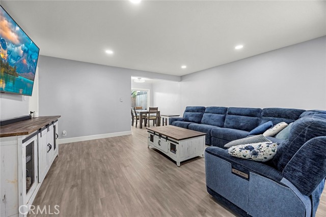 Detail Gallery Image 4 of 29 For 313 N Acacia #C, Fullerton,  CA 92831 - 2 Beds | 1/1 Baths