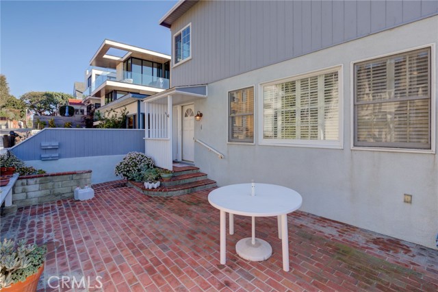 230 30th Street, Hermosa Beach, California 90254, 5 Bedrooms Bedrooms, ,3 BathroomsBathrooms,Residential,Sold,30th,SB22001152