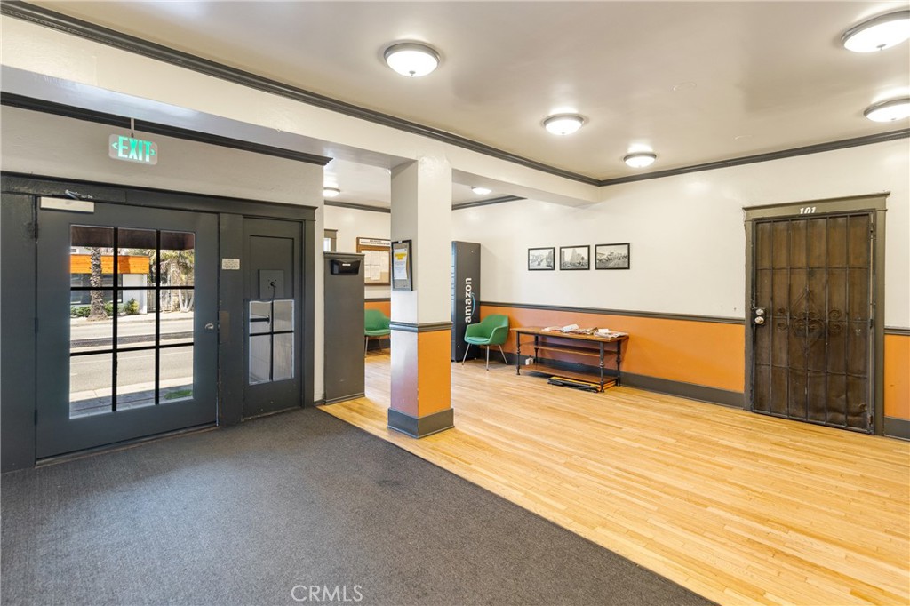 https://media.crmls.org/medias/1378f69b-69ca-440d-b01c-d1abfea8c2d3.jpg?preset=X-Large