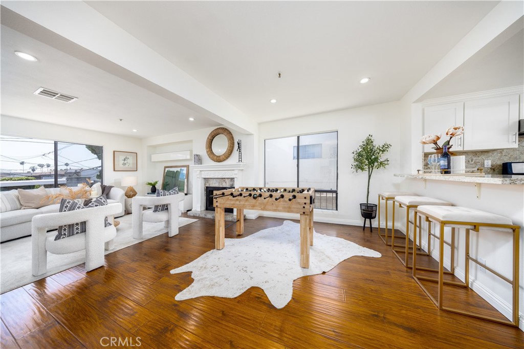 https://media.crmls.org/medias/13793715-ee7d-49a7-a98f-eeaebc752949.jpg?preset=X-Large