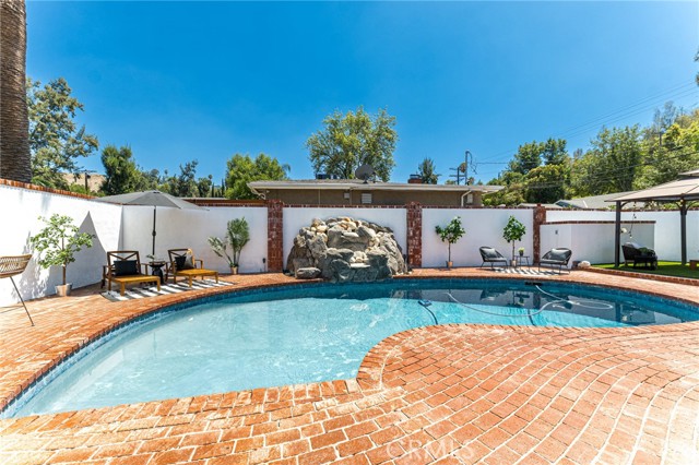 Detail Gallery Image 11 of 33 For 4888 Excelente Dr, Woodland Hills,  CA 91364 - 4 Beds | 2 Baths