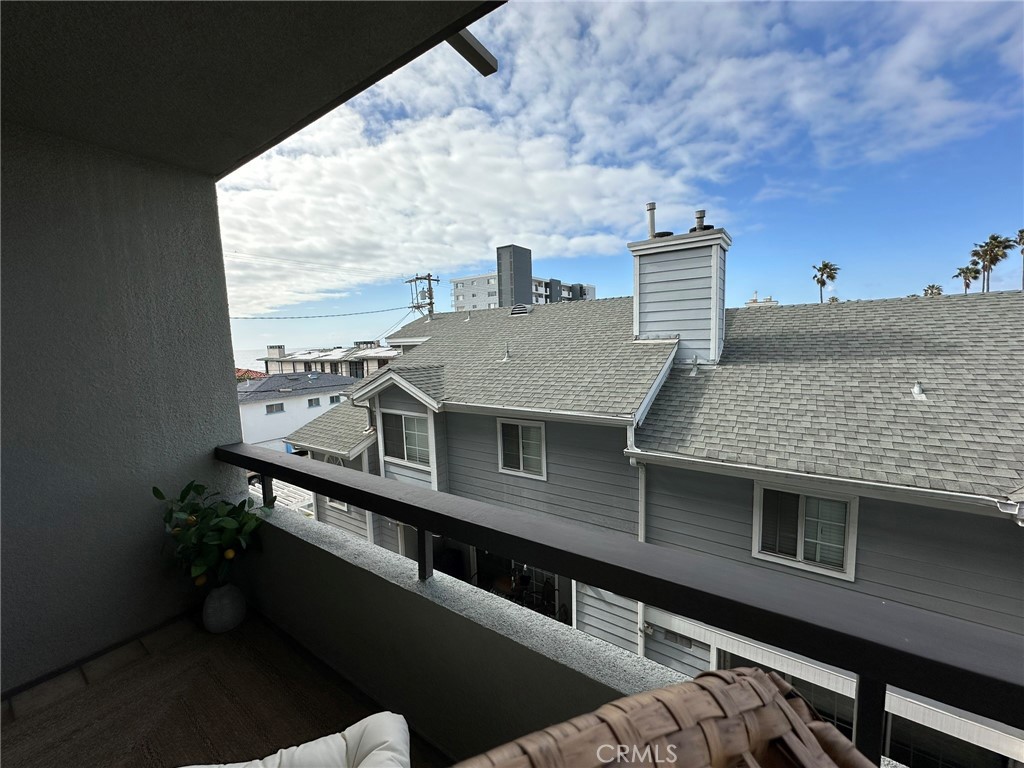 https://media.crmls.org/medias/137b1a24-e8e8-4bfa-8949-f8d5268ace90.jpg?preset=X-Large