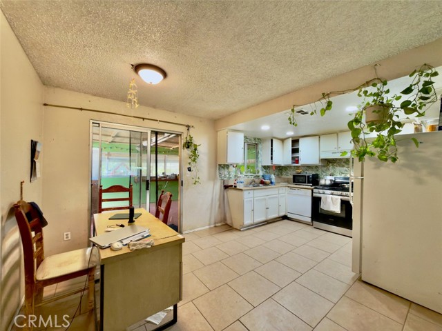 40912 168th E, Lancaster CA: https://media.crmls.org/medias/137b2e60-1b26-43eb-bed0-d90e3e9e3589.jpg