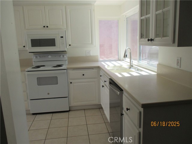 500 Galleon Way, Seal Beach CA: https://media.crmls.org/medias/137b3d31-56af-4942-b325-39e2ea9c5816.jpg