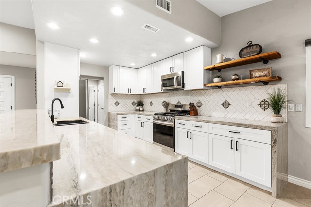 Detail Gallery Image 15 of 66 For 38260 Oaktree, Murrieta,  CA 92562 - 2 Beds | 2/1 Baths