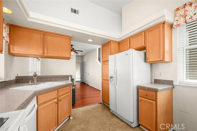 Detail Gallery Image 11 of 40 For 9921 Flora Vista #5,  Bellflower,  CA 90706 - 4 Beds | 2 Baths