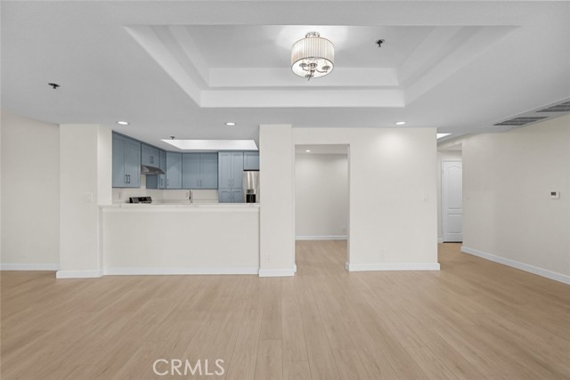 Detail Gallery Image 7 of 32 For 4348 Mammoth Ave #102,  Sherman Oaks,  CA 91423 - 2 Beds | 2/1 Baths