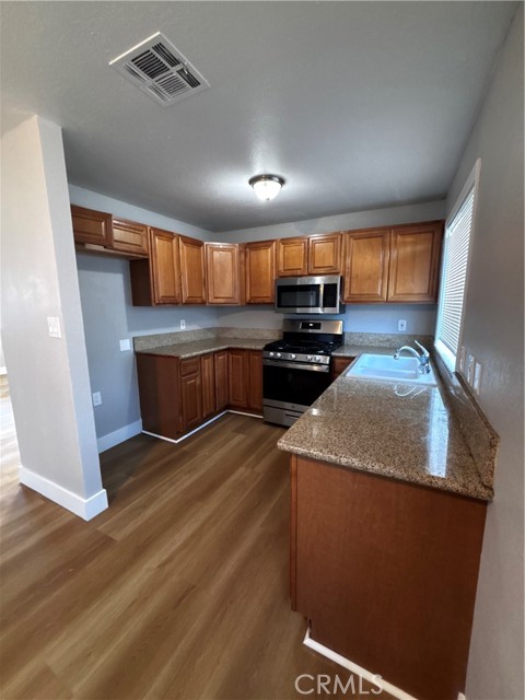 415 Ellis Street, Lake Elsinore CA: https://media.crmls.org/medias/137d0117-5797-4aa8-9220-4cbc44758a48.jpg