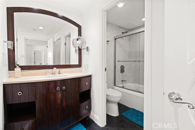700 E Ocean Boulevard, Long Beach CA: https://media.crmls.org/medias/137d3e89-11a0-4afe-84c0-627d281e5c71.jpg