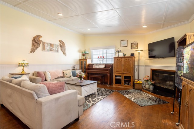 7744 Rhea Avenue, Reseda CA: https://media.crmls.org/medias/137d9dfe-5a08-4d3e-8fb7-12d00f820ecf.jpg