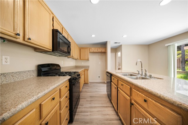 Detail Gallery Image 11 of 44 For 32057 Meadow Wood Ln, Lake Elsinore,  CA 92532 - 4 Beds | 2/1 Baths