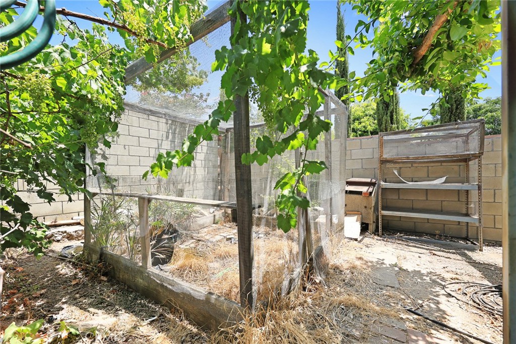https://media.crmls.org/medias/137f8389-a336-422f-a476-b9c9c619672b.jpg?preset=X-Large