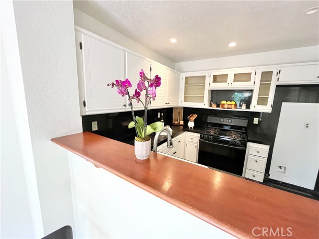 Detail Gallery Image 17 of 51 For 26115 Mcbean #1,  Valencia,  CA 91355 - 2 Beds | 2 Baths