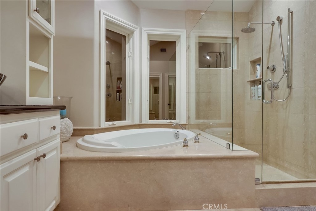 https://media.crmls.org/medias/1380b4cd-2fbf-4f42-b0c2-107991ac3213.jpg?preset=X-Large
