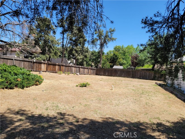 1004 Coldwater Drive, Frazier Park CA: https://media.crmls.org/medias/1380c5e2-31a1-4c6a-b5a2-e3677079ed68.jpg