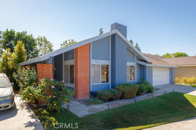 925 Dahlia Ave, Costa Mesa, CA 92626