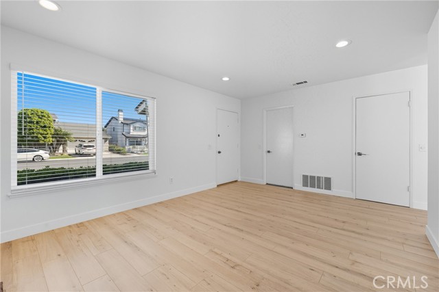 Detail Gallery Image 7 of 23 For 18061 Freshwater Cir, Huntington Beach,  CA 92648 - 3 Beds | 2 Baths