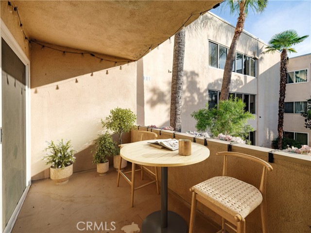 Detail Gallery Image 24 of 28 For 5411 Tyrone, Sherman Oaks,  CA 91401 - 3 Beds | 3 Baths