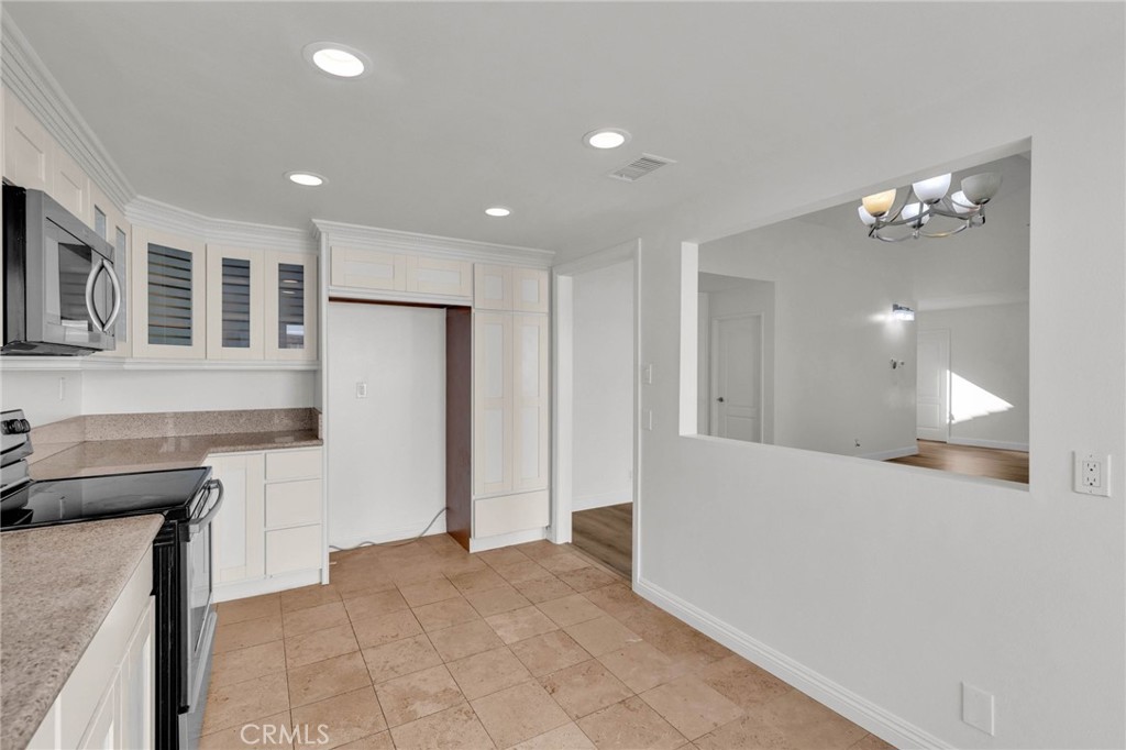 MLS #OC25279885 image #12