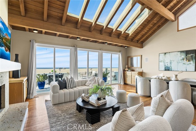 Detail Gallery Image 7 of 48 For 7008 W Oceanfront, Newport Beach,  CA 92663 - 5 Beds | 3/1 Baths
