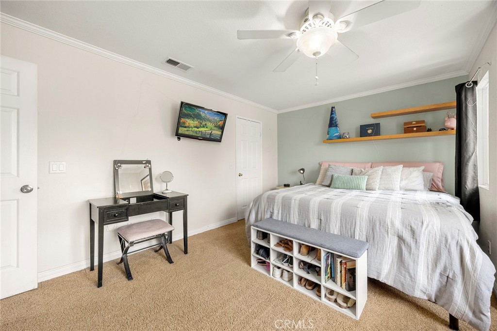 https://media.crmls.org/medias/1382fa11-40e8-40bb-9a6a-d8a9410a7827.jpg?preset=X-Large