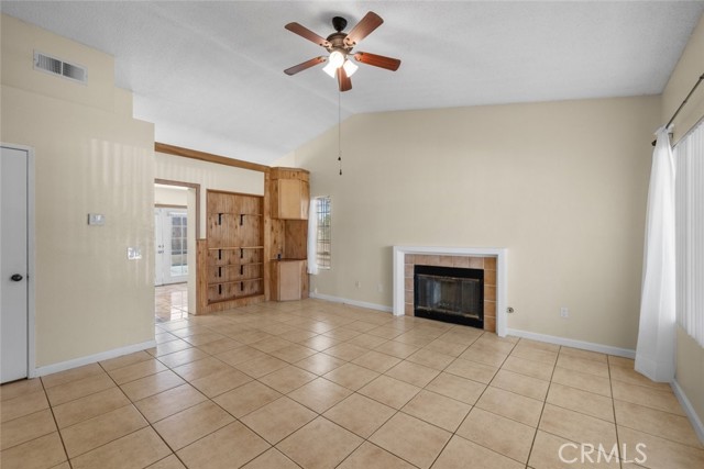 45260 7th E Street, Lancaster CA: https://media.crmls.org/medias/13841c92-b5cd-4fb9-836e-daa521336fa1.jpg