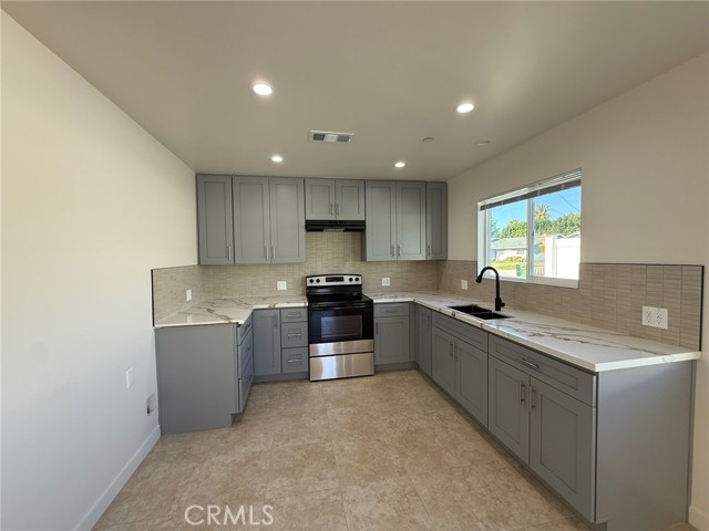 Detail Gallery Image 4 of 9 For 18110 Gault St, Reseda,  CA 91335 - 2 Beds | 1 Baths