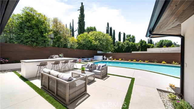 Detail Gallery Image 20 of 54 For 18823 La Amistad, Tarzana,  CA 91356 - 4 Beds | 4/1 Baths