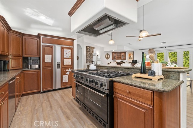 Detail Gallery Image 20 of 41 For 600 Cliff Dr, Newport Beach,  CA 92663 - 5 Beds | 4/1 Baths