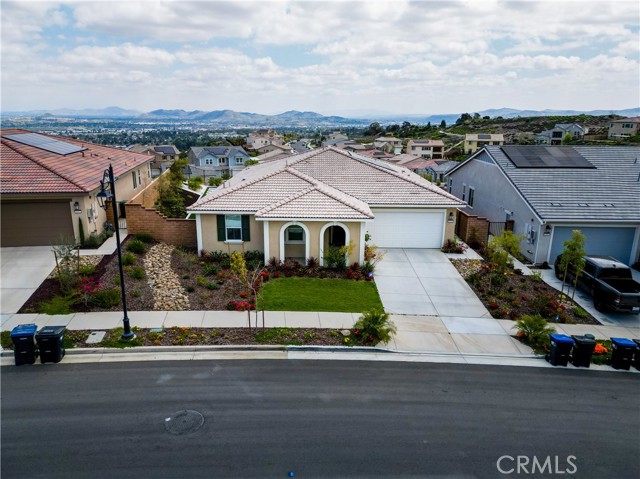 Detail Gallery Image 1 of 62 For 2521 Santa Fiora Dr, Corona,  CA 92882 - 4 Beds | 2/1 Baths