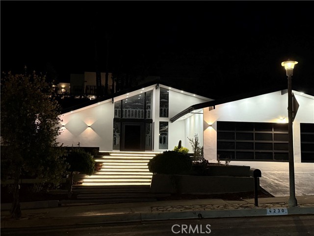 4230 Alonzo Avenue, Encino CA: https://media.crmls.org/medias/13878f82-7209-4140-a86e-b03f77abdb24.jpg