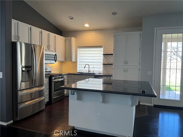 511 Shasta Drive, Corona CA: https://media.crmls.org/medias/1387c510-4df7-4dd2-8b41-178e3ecc95e2.jpg