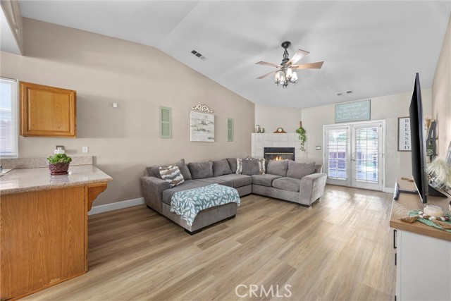 231 Sunny Meadow Drive, Bakersfield CA: https://media.crmls.org/medias/1387c8f8-72d6-4dcc-b5da-8ac4854c18ac.jpg