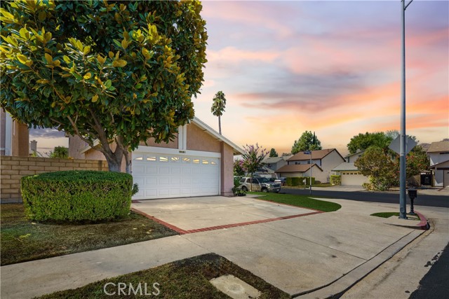Detail Gallery Image 2 of 31 For 22018 Craggy View St, Chatsworth,  CA 91311 - 3 Beds | 3 Baths