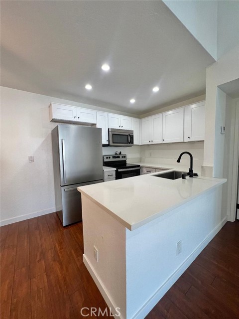 Detail Gallery Image 4 of 17 For 8801 Independence Ave #25,  Canoga Park,  CA 91304 - 1 Beds | 1 Baths