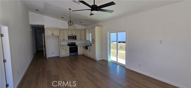 Detail Gallery Image 6 of 30 For 237 E Prospect St, Lake Elsinore,  CA 92530 - – Beds | – Baths