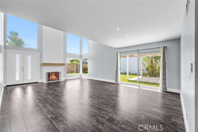 Detail Gallery Image 7 of 34 For 20291 Bancroft Cir, Huntington Beach,  CA 92646 - 4 Beds | 2/1 Baths